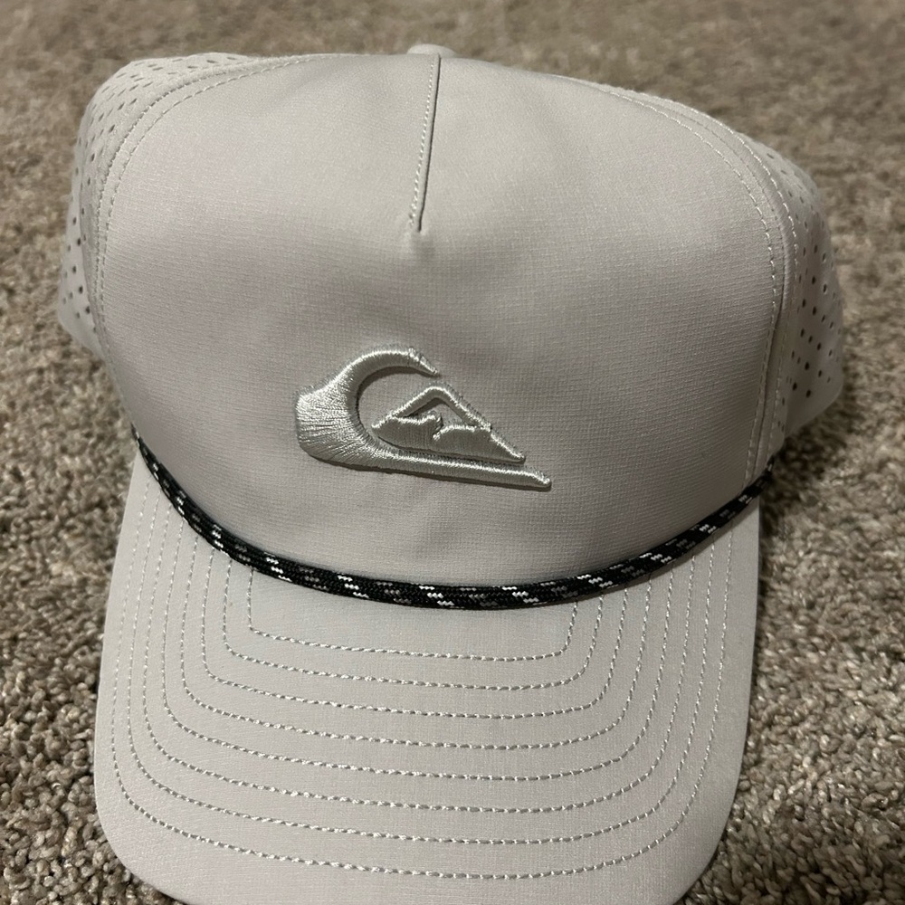 Quiksilver Light Gray Cap with Black Accent